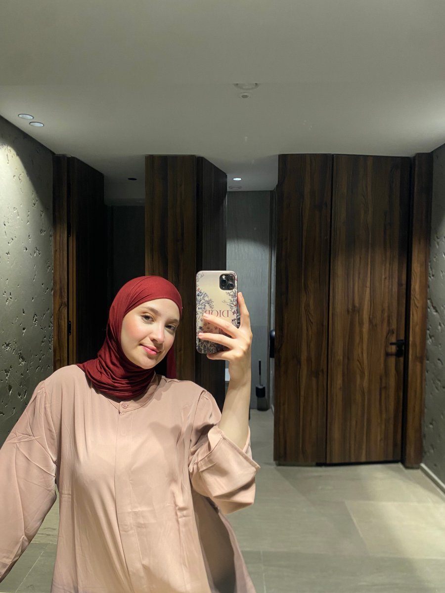 Yamna E.